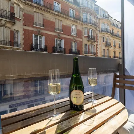 Apartment Tour Eiffel - Balcon - 16e - Calme Paris